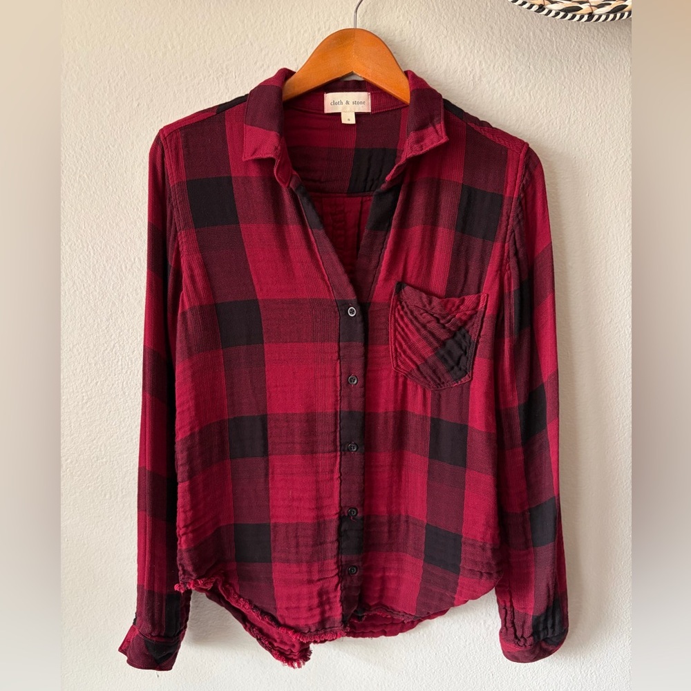 Anthropologie Cloth & Stone V-Neck Plaid Button Down Red Black Women’s Small